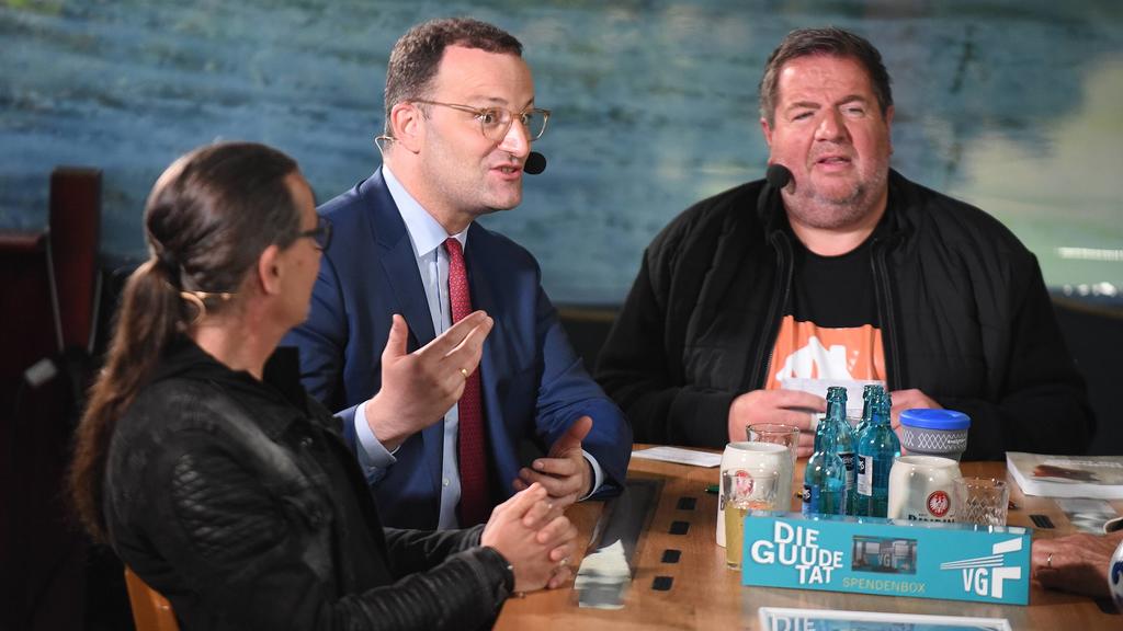 13.07.2021 Frankfurt am Main, Lohrbergschänke Talkshow Bembel und Gebabbel Bundesgesundheitsminister JENS SPAHN, und Gastgeber Bernd Reisig emspor, DFL regulations prohibit any use of photographs as image sequences and/or quasi-video *** 13 07 2021