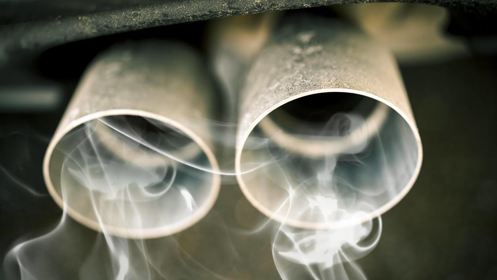 Qualmender Autoauspuff *** Smoke Car Exhaust
