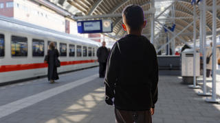 Rheinfelden: Dreijähriger steigt allein in einen Zug