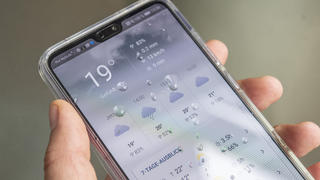 Wetter-Apps können bei Starkregen helfen.