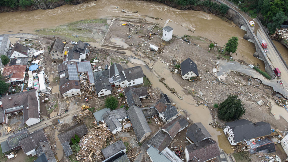 Bittere Bilder Der Flut-Katastrophe: So Wüteten Die Wassermassen In ...