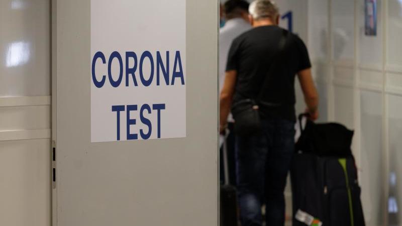 Corona-Testzentrum im Flughafen Düsseldorf