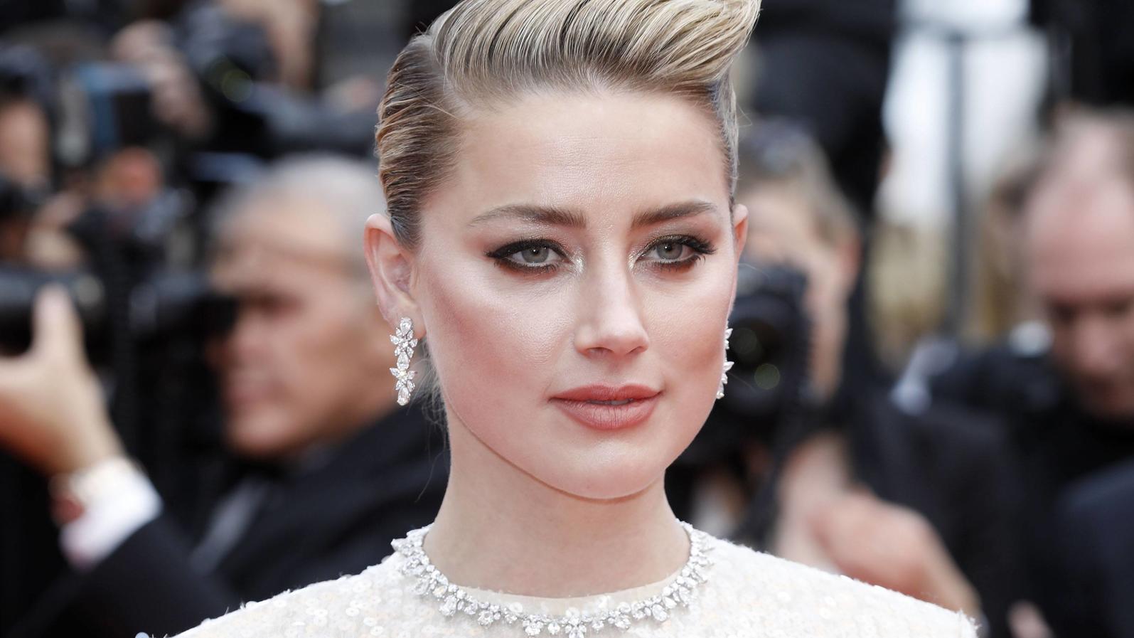 Amber Heard Zeigt Susses Baby Foto Tochter Oonagh Ist Schon Der Boss