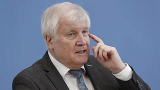  Horst Seehofer 2021-07-14 - Deutschland, Berlin - Bundespressekonferenz: Horst Seehofer CSU, Bundesminister des Inneren, für Bau und Heimat, der Bundeswahlleiter und Präsident des Statistischen Bundesamts, der Präsident des Bundesamts für Verfassungsschutz BfV, und der Präsident des Bundesamts für Sicherheit in der Informationstechnik BSI informieren zur Sicherheit der Bundstagswahl 2021. *** Horst Seehofer 2021 07 14 Germany, Berlin Federal Press Conference Horst Seehofer CSU , Federal Minister of the Interior, for Construction and Home Affairs, the Federal Election Commissioner and President of the Federal Statistical Office, the President of the Federal Office for the Protection of the Constitution BfV , and the President of