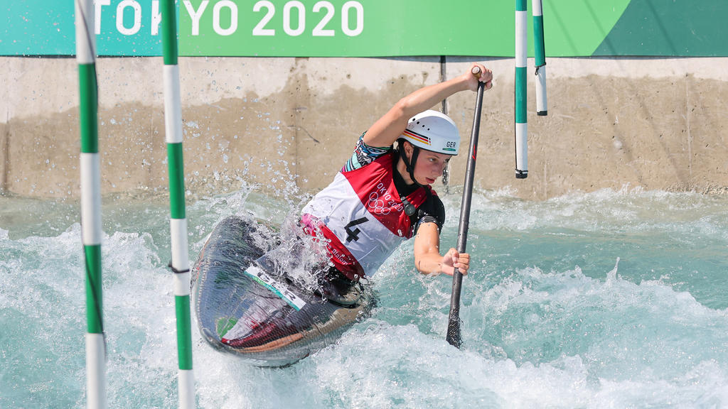 Andrea Herzog trainiert im Wildwasser-Kanal von Tokio