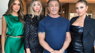 Sylvester Stallone fühlt sich neben seinen Töchtern klein