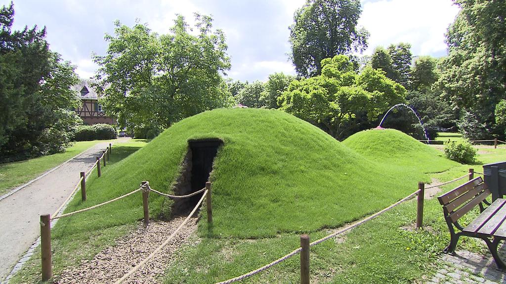 Die "Erdbrust" im Skulpturen-Dorf TinyBe