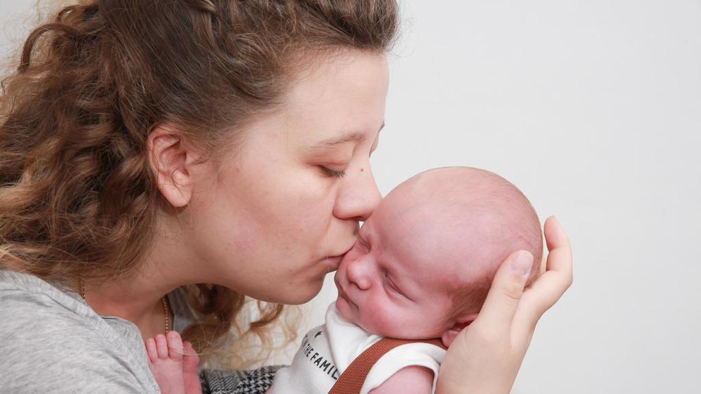 Mama Verena mit ihrem Wunderkind Mateo.