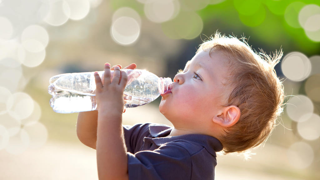 Plastik, Mikroplastik, Kind, trinken, Kinder, Plastikflasche