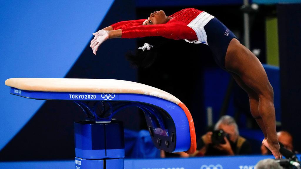 Mandatory Credit: Photo by Dave Shopland/Shutterstock 12232742e Simone Biles - Artistic Gymnastic, Women s Team Final Artistic Gymnastic, Ariake Gymnastics Centre, Tokyo Olympic Games, Olympische Spiele, Olympia, OS 2020, Japan - 27 Jul 2021 Artisti