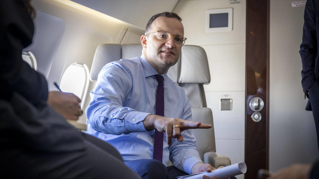 Bundesgesundheitsminister Jens Spahn, CDU, reist nach Genf zur WHO. 15.07.2021, Berlin Deutschland *** Federal Minister of Health Jens Spahn, CDU, travels to Geneva for WHO 15 07 2021, Berlin Germany Copyright: xThomasxKoehler/photothek.dex