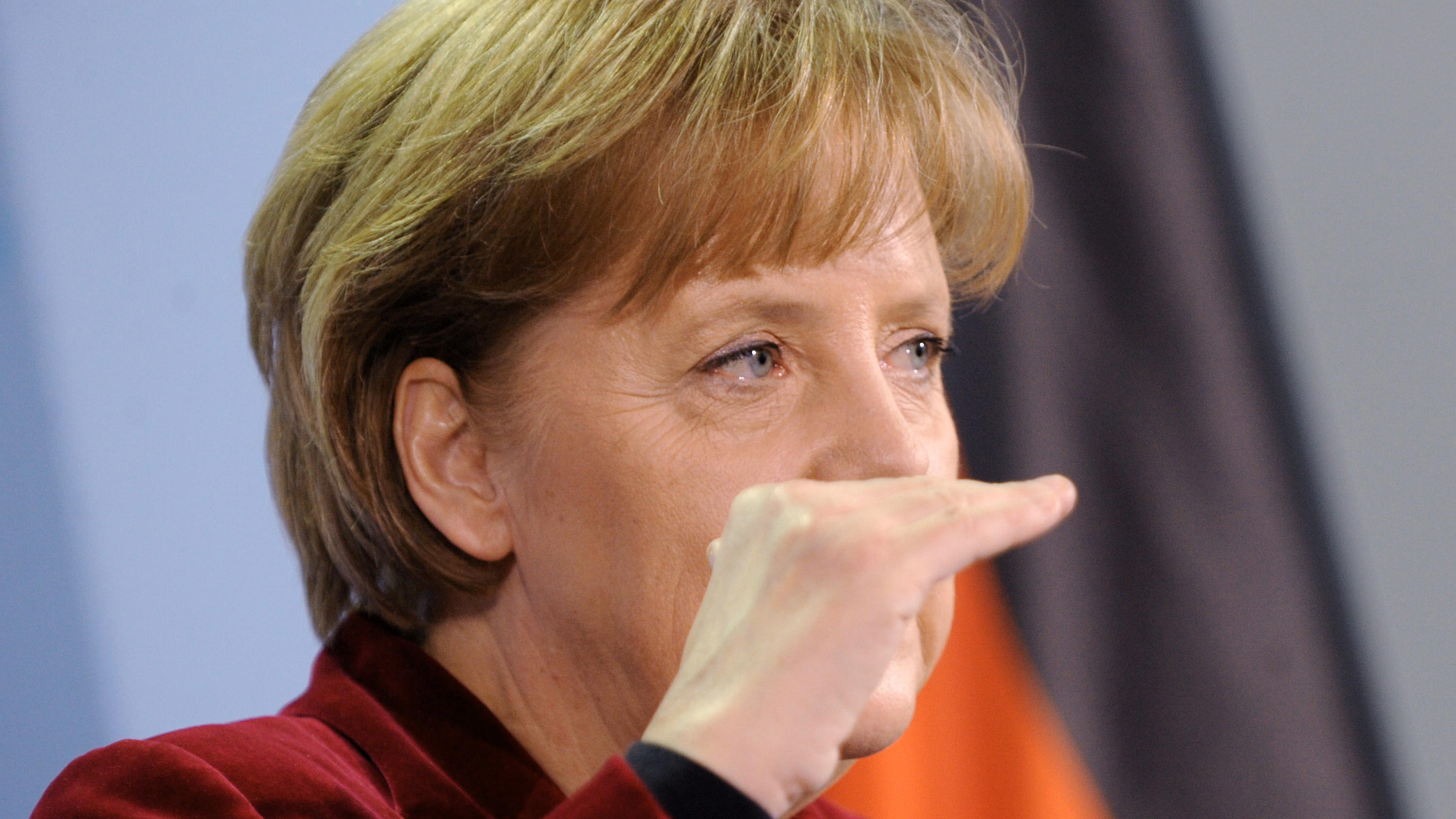ARCHIV - 14.03.2011, Berlin: Bundeskanzlerin Angela Merkel (CDU) gibt im Kanzleramt bekannt, dass die Verlängerung der Laufzeiten für die Atomkraftwerke ausgesetzt wird. Als Folge der Atomkraft-Katastrophe in Japan will die Bundesregierung die verlän