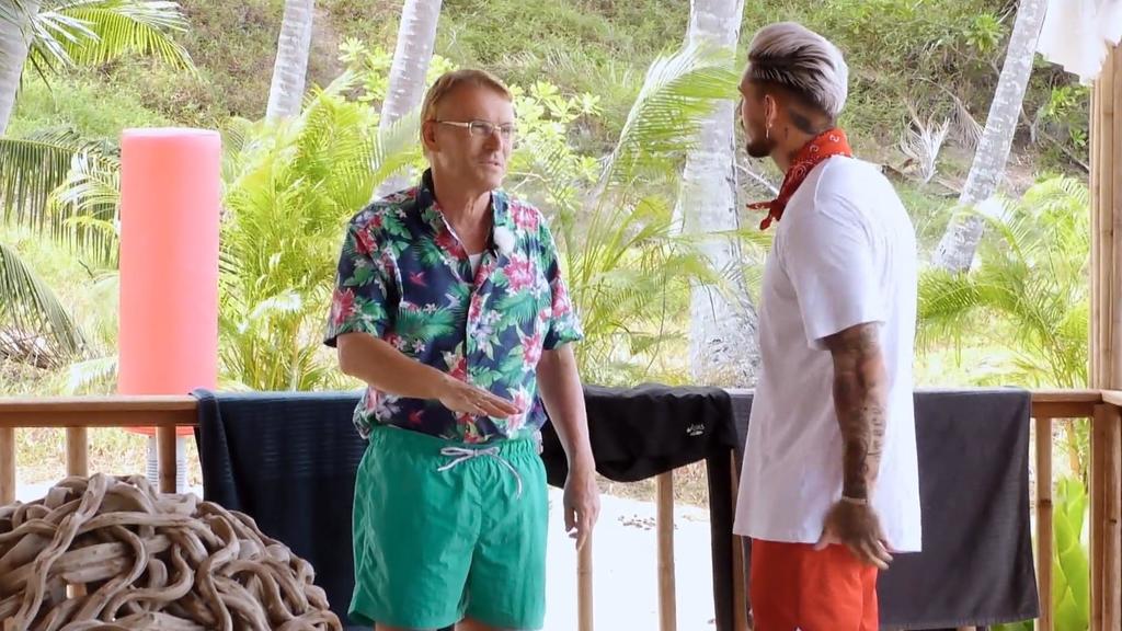 Walther versteht die Realitystar-Welt nicht mehr und sucht das Gespräch mit Neuankömmling Mike.