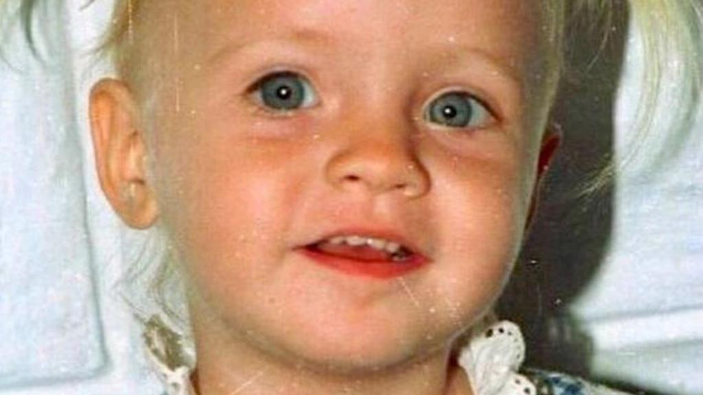 Dieses Bild zeigt Selena als Zweijährige.