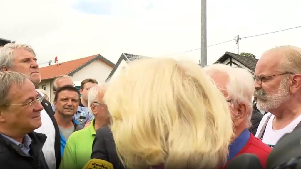 Armin Laschet im Hochwassergebiet in Swisttal