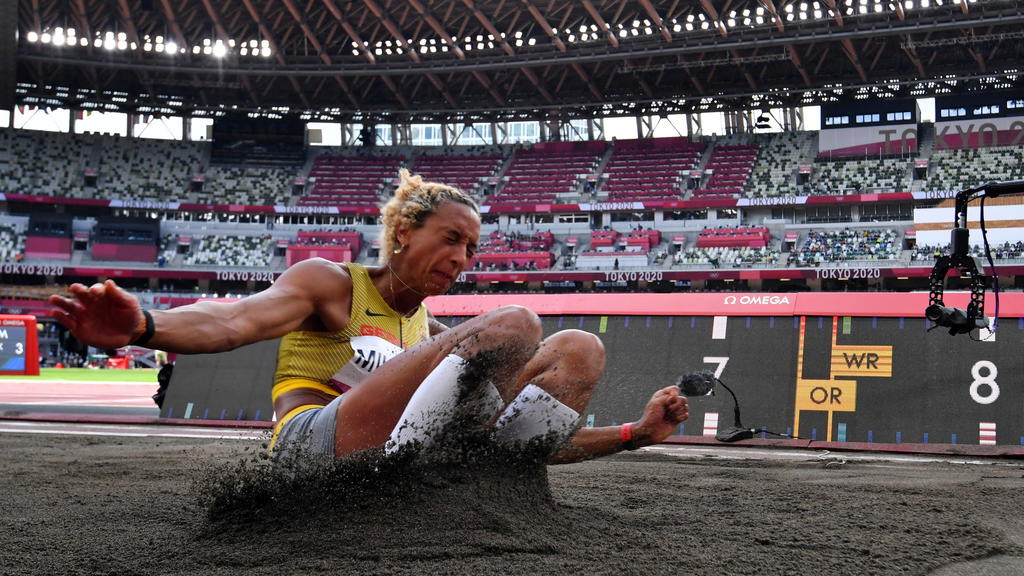 Tokyo 2020 Olympics - Athletics - Women's Long Jump - Final - Olympic Stadium, Tokyo, Japan - August 3, 2021. Malaika Mihambo of Germany in action REUTERS/Dylan Martinez