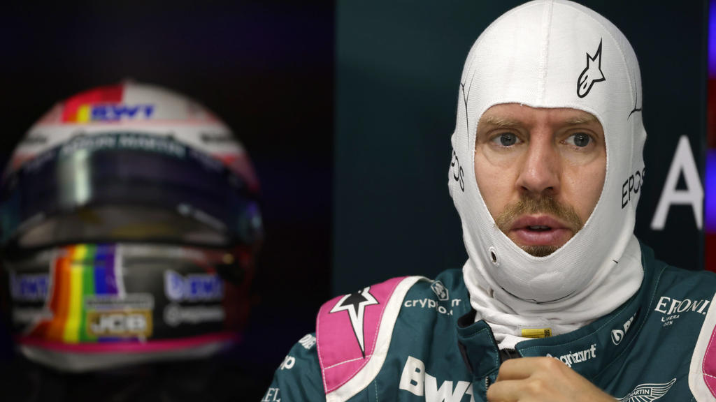 Formula 1 2021: Hungarian GP HUNGARORING, HUNGARY - AUGUST 01: Sebastian Vettel, Aston Martin during the Hungarian GP at Hungaroring on Sunday August 01, 2021 in Budapest, Hungary. Photo by Glenn Dunbar / LAT Images Images PUBLICATIONxINxGERxSUIxAUT