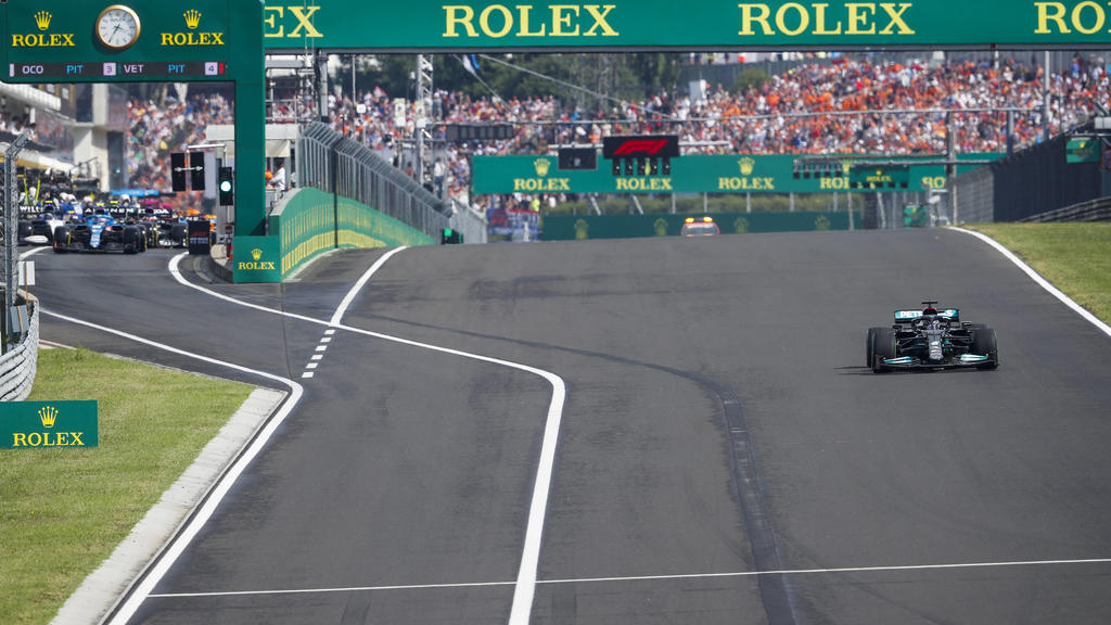 44 HAMILTON Lewis gbr, Mercedes AMG F1 GP W12 E Performance, alone to do the standing start during the Formula 1 Magyar Nagydij 2021, Hungarian Grand Prix, 11th round of the 2021 FIA Formula One World Championship, WM, Weltmeisterschaft from July 30