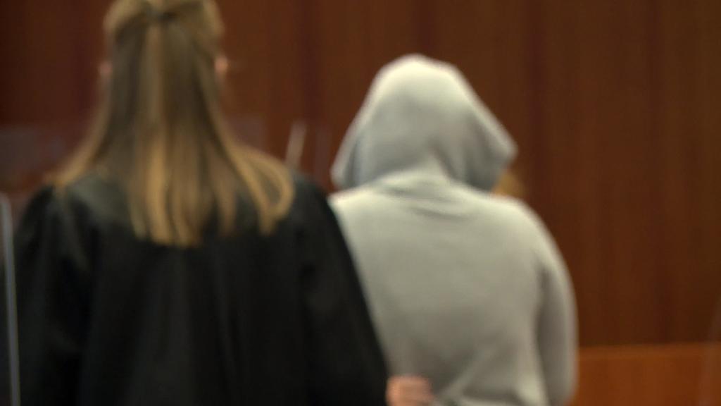Weil Freundin nicht bei ihr Übernachten durfte.