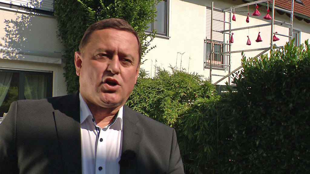 Bernhard Schmeilzl in seinem Regensburger Garten.