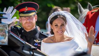  October 15, 2018 - MEGHAN, Duchess of Sussex, is pregnant with her first child who is due to be born in the spring, Kensington Palace has announced. Prince Harry and Meghan arrive in Australia for a 16-day official trip - their first tour since they married in May. PICTURED: May 19, 2018 - Windsor, United Kingdom - An open top carriage carrying PRINCE HARRY and MEGHAN MARKLE leaves the chapel to make its way through Windsor after their wedding ceremony. The Bride s evening dress is designed by Stella McCartney and is a bespoke lily white high neck gown made of silk crepe. London United Kingdom PUBLICATIONxINxGERxSUIxAUTxONLY - ZUMA 20180519mdal94537 Copyright: xx
