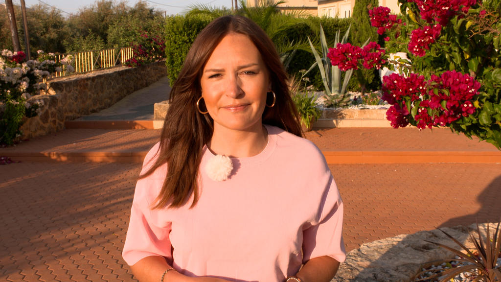 RTL-Reporterin Madeline Zilch ist geschockt von den Zuständen am Party-Strand.