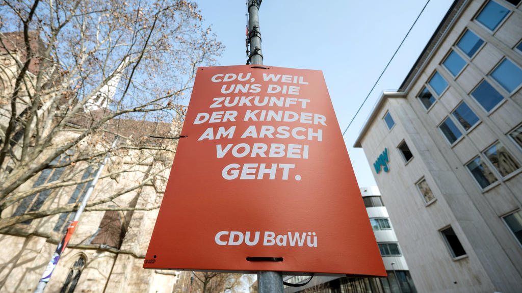 Plakataktion der Klimaaktivistengruppe Extinction Rebellion in Stuttgart