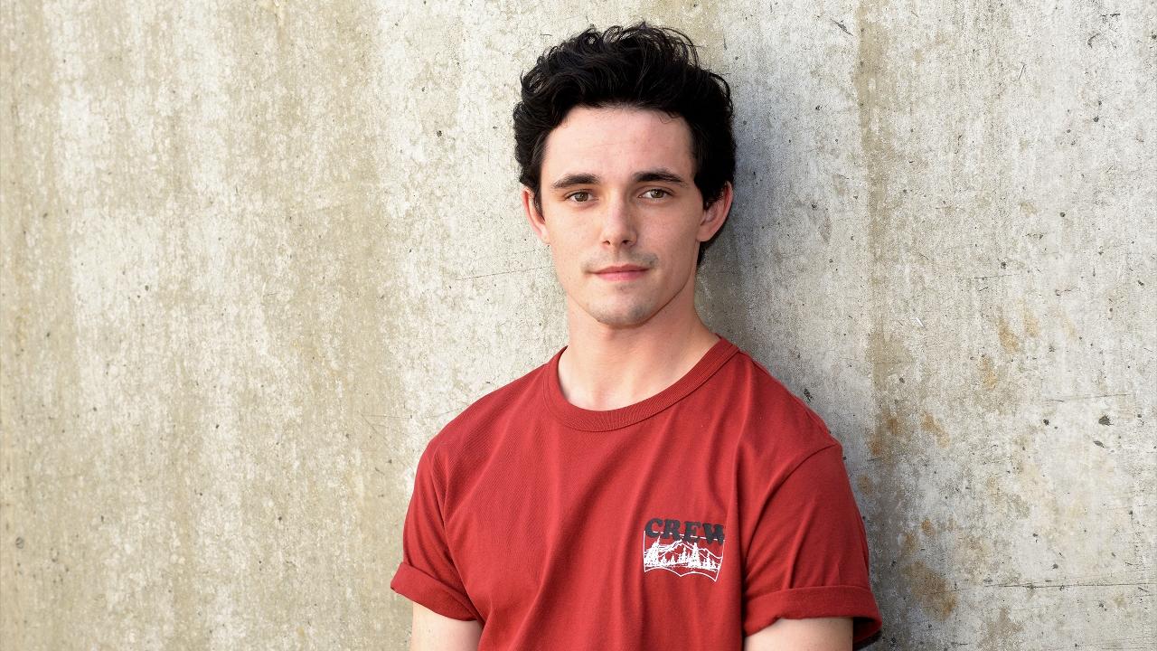Marc Weinmann hat eine Schauspielausbildung in Köln gemacht.