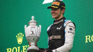  Formula 1 2021: Hungarian GP HUNGARORING, HUNGARY - AUGUST 01: Esteban Ocon, Alpine F1, 1st position, with his trophy during the Hungarian GP at Hungaroring on Sunday August 01, 2021 in Budapest, Hungary. Photo by Zak Mauger / LAT Images Images PUBLICATIONxINxGERxSUIxAUTxHUNxONLY GP2111_152639_56I3915