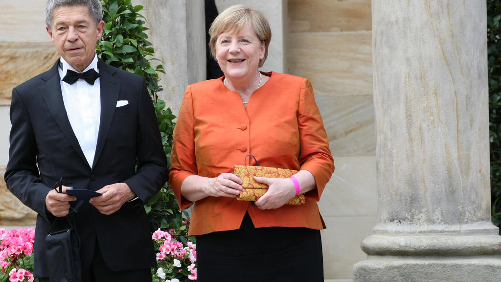 Angela Merkel und ihr Ehemann Joachim Sauer bei den Bayreuther Festspielen 2021.