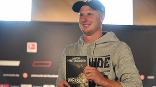  10.08.2021 Frankfurt am Main, Deutsche Bank Park Fussball, 1. Bundesliga, Saison 2021/2022 Eintracht Frankfurt Verteidiger Martin Hinteregger 13, Eintracht Frankfurt stellt sein Buch Innensicht vor emspor, DFL regulations prohibit any use of photographs as image sequences and/or quasi-video *** 10 08 2021 Frankfurt am Main, Deutsche Bank Park Football, 1 Bundesliga, 2021 2022 season Eintracht Frankfurt defender Martin Hinteregger 13, Eintracht Frankfurt presents his book Innensicht emspor, DFL regulations prohibit any use of photographs as image sequences and or quasi video