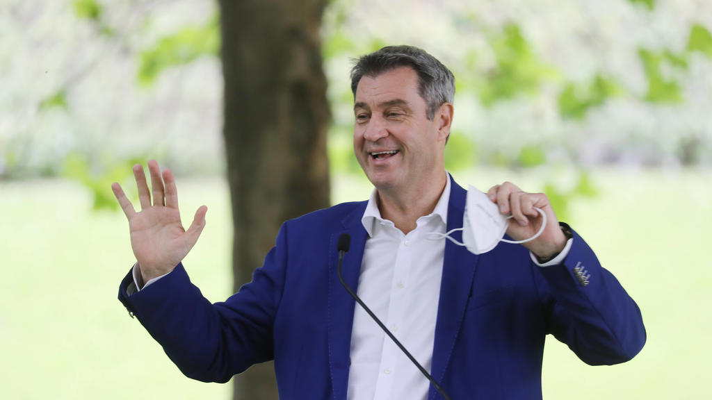 News Themen der Woche KW30 News Bilder des Tages Ministerpräsident Dr. Markus Söder, Wirtschaftsminister Hubert Aiwanger und der Leiter der Bayerischen Staatskanzlei, Staatsminister Dr. Florian Herrmann geben eine Pressekonferenz im Hofgarten Der bay