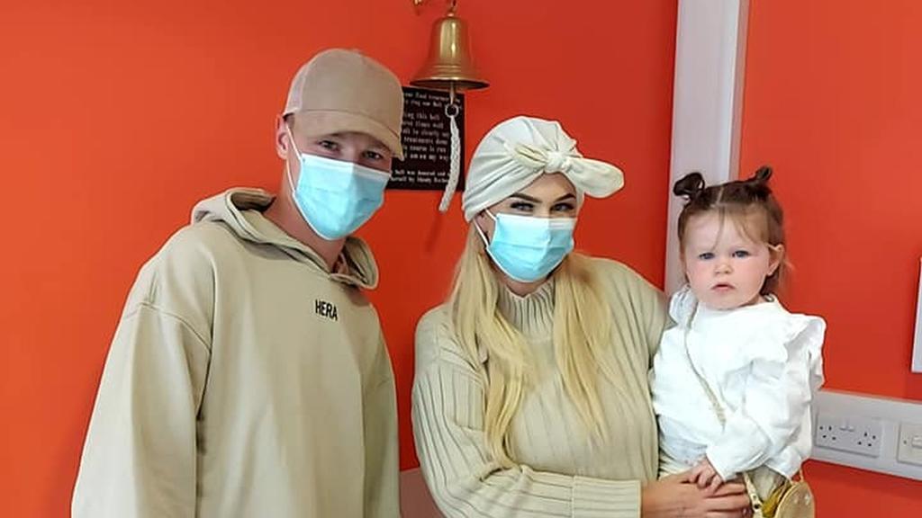 Die kleine Familie: Lorna Cobb mit ihrem Mann Ed McNelis und Tochter Elle.