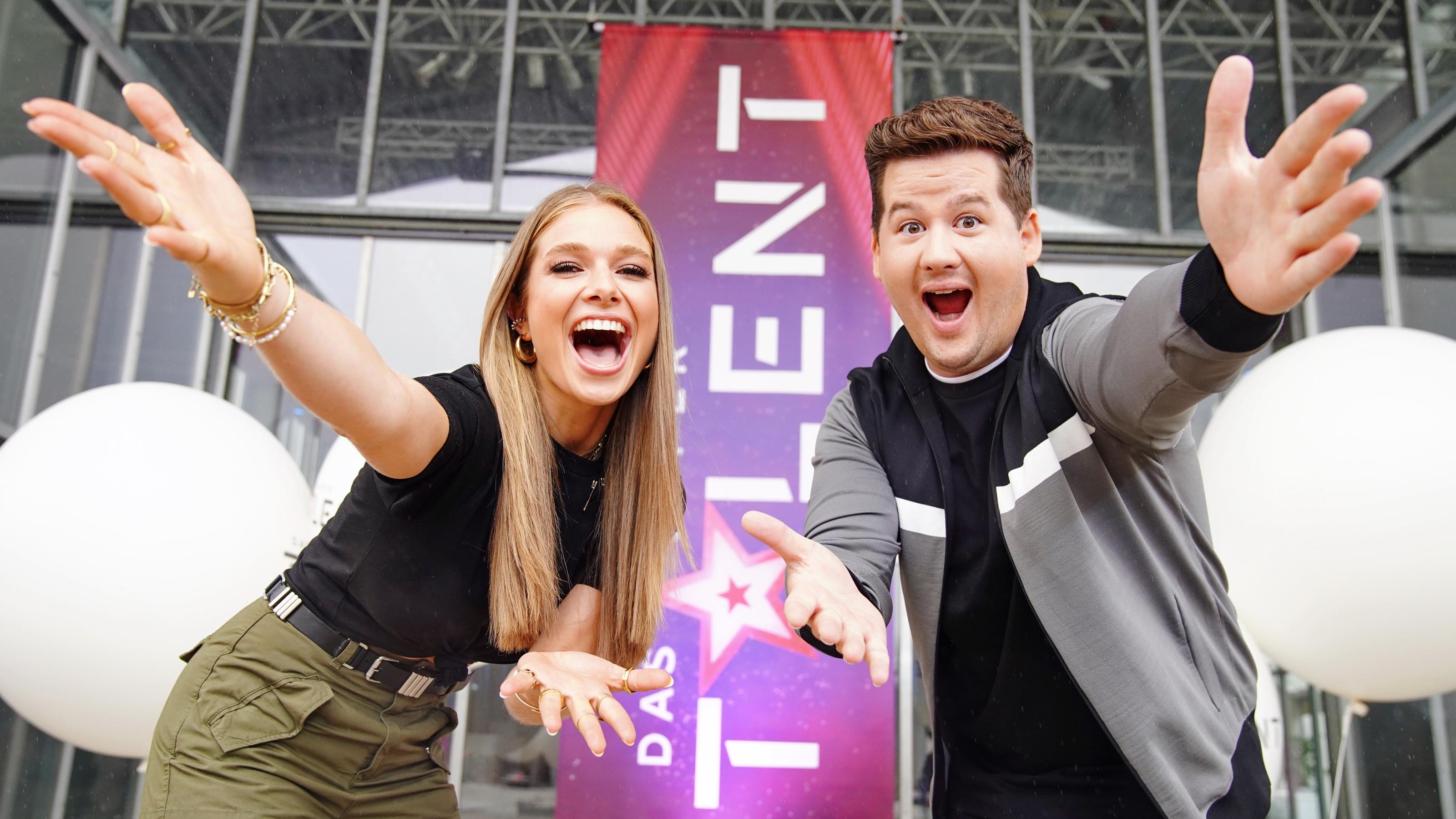 Lola Weippert und Chris Tall moderieren zusammen "Das Supertalent" 2021