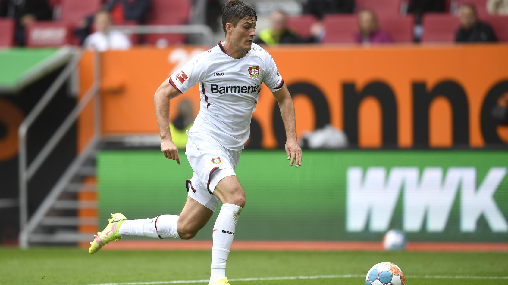 Bundesliga: Patrik Schick schlenzt Bayer Leverkusen an die Tabellenspitze
