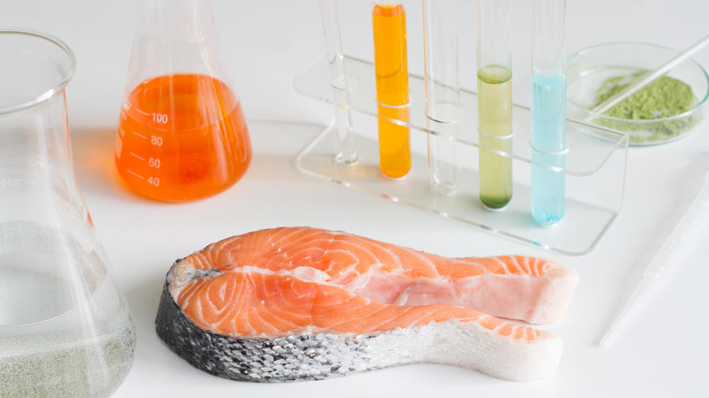 Vor allem in Fisch, Algen und Meeresfrüchten wurden schon oft überhöhte Werte gefunden.