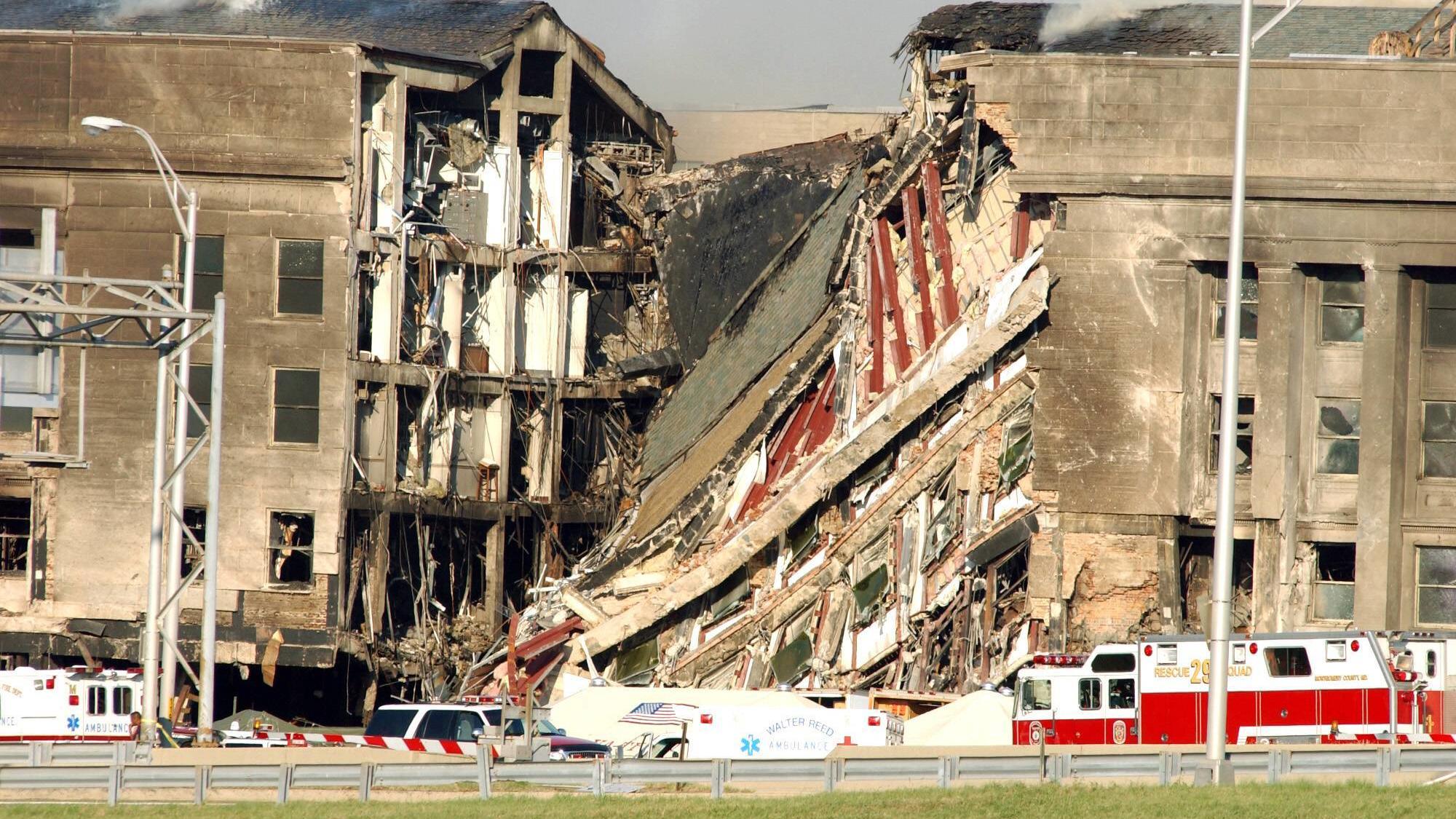 Schwere Schäden am Pentagon in Arlington nach dem Terroranschlag vom 11.09.2001 PUBLICATIONxINxGERxSUIxAUTxHUNxONLY nav2001091201serious Damage at Pentagon in Arlington after the Terrorist attack of 11 09 2001 PUBLICATIONxINxGERxSUIxAUTxHUNxONLY nav2