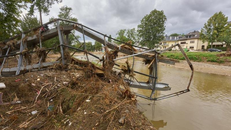 Eine Fußgängerbrücke in Ahrweiler wurde von der Flut zerstört