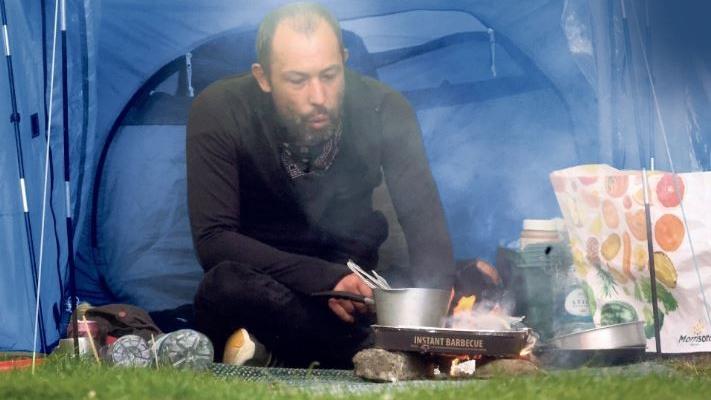 Cheryl Coles Bruder Andrew Tweedy lebt obdachlos in einem Zelt.