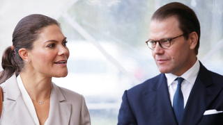  Prince Daniel and Crown Princess Victoria at Skaraborg County Hospital during their County visit to Skovde in Vastra Gotaland, Sweden, on August 25, 2021. The Royals are visiting various counties in Sweden to show support with those affected by the pandemic. SKÖVDE Sweden x9200x *** Prince Daniel and Crown Princess Victoria at Skaraborg County Hospital during their County visit to Skovde in Vastra Gotaland, Sweden, on August 25, 2021 The Royals are visiting various counties in Sweden to show support with those affected by the pandemic SKÖVDE Sweden x9200x, PUBLICATIONxNOTxINxDENxNORxSWExFIN Copyright: xAdamxIhse/TTx CROWN PRINCESS COUPLE VASTRA GOTALAND