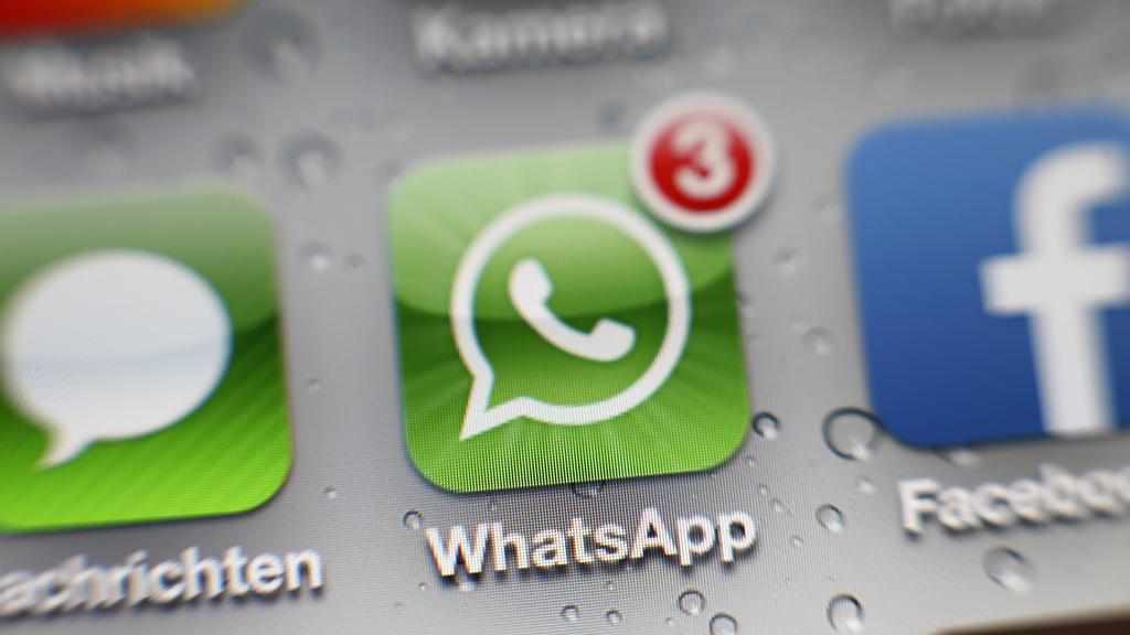 Whatsapp-Moderatoren sind für die Prüfung gemeldeter Inhalte zuständig.