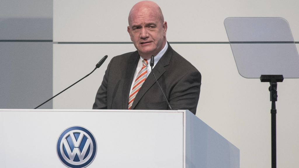 VW, Betriebsversammlung. Bernd Osterloh spricht. VW-Betriebsversammlung 2016