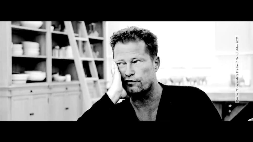 Til Schweiger spricht in einer Doku über Corona-Impfungen für Kinder und findet sie "entsetzlich".