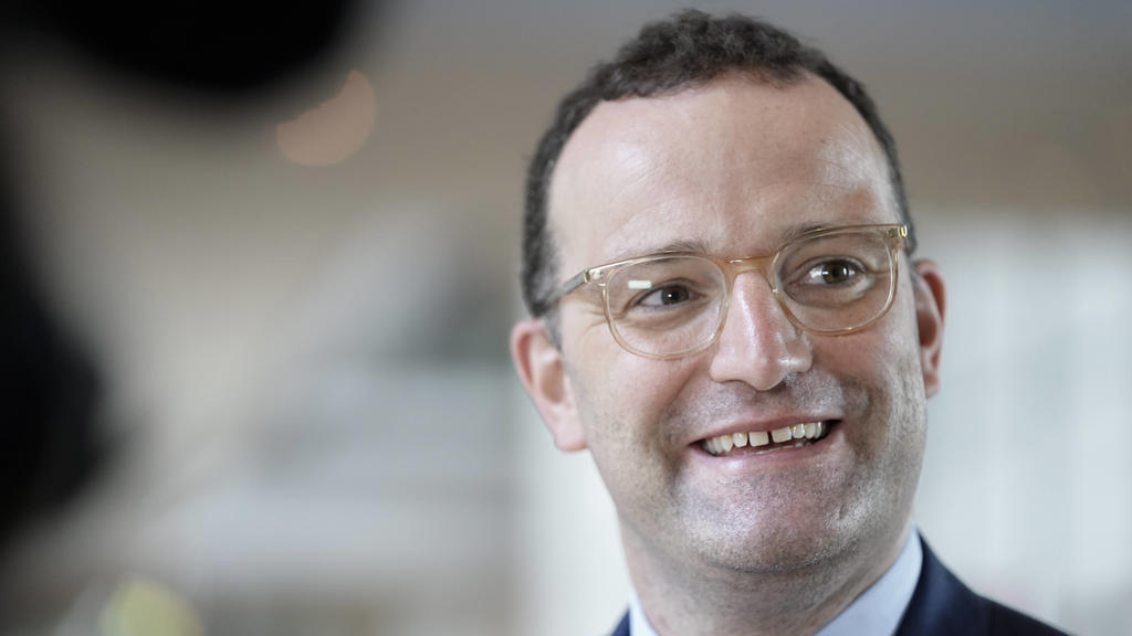 239. Bundestagssitzung und Debatte Aktuell, 07.09.2021, Berlin, Jens Spahn der Bundesgesundheitsminister Bundesminister fuer Gesundheit im Portrait bei einem Fernsehinterview in der Westlobby des Deutschen Bundestag im Rahmen der 239. Sitzung des De