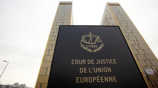 ARCHIV - Die beiden Türme des Europäischen Gerichtshofs (EuGH) in Luxemburg, aufgenommen am 26.01.2012. (zu dpa «EU erwartet wegweisendes Urteil zur Asylpolitik» vom 07.03.2017) Foto: Thomas Frey/dpa +++(c) dpa - Bildfunk+++