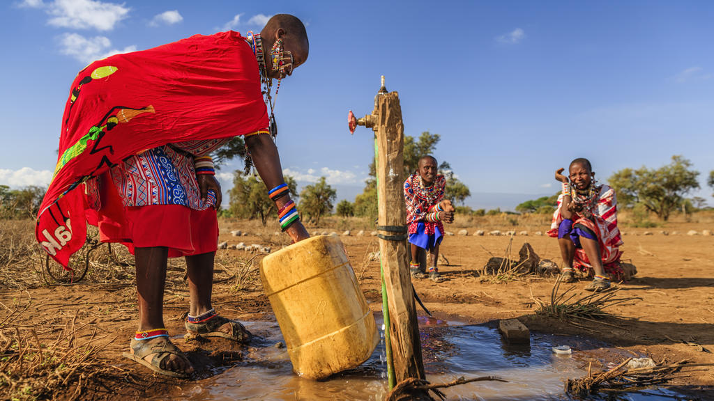 Die Beschaffung von Wasser nimmt in vielen ärmeren Ländern täglich mehrere Stunden in Anspruch