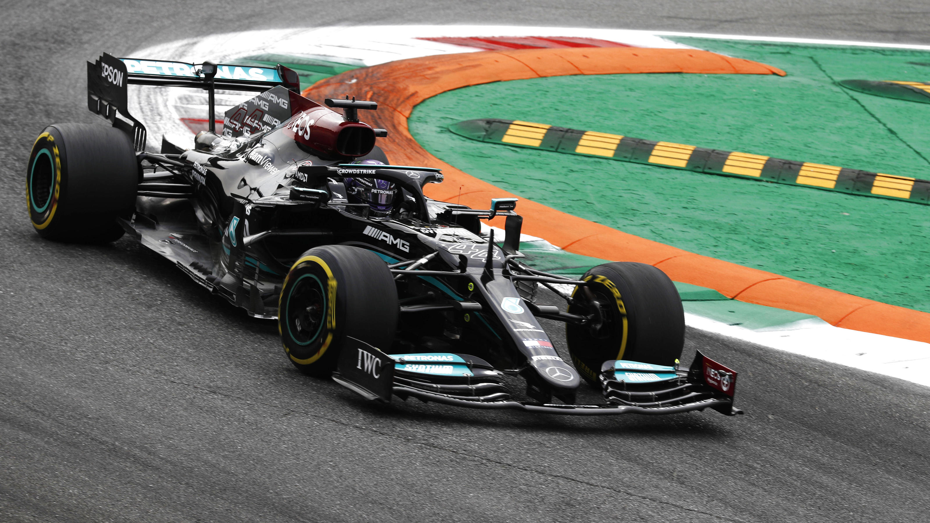 Formel 1 in Italien Lewis Hamilton setzt im 1