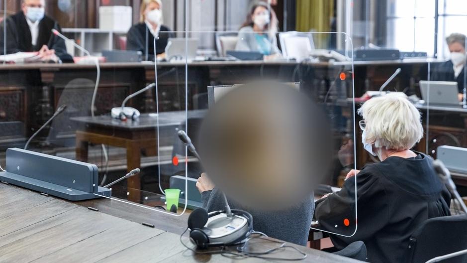 Prozess wegen versuchten Mordes an eigener Tochter in Hamburg.