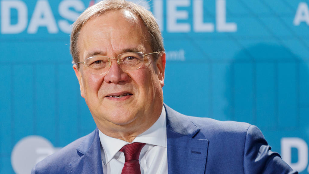 Armin Laschet, Ministerpräsident des Landes Nordrhein-Westfalen, Kanzlerkandidat der CDU/CSU vor der Sendung Porträt, Einzelbild, 12.09.2021, Berlin Deutschland, Politik, TV-Triell Bundestagswahl 2021 *** Armin Laschet, Minister President of the Sta