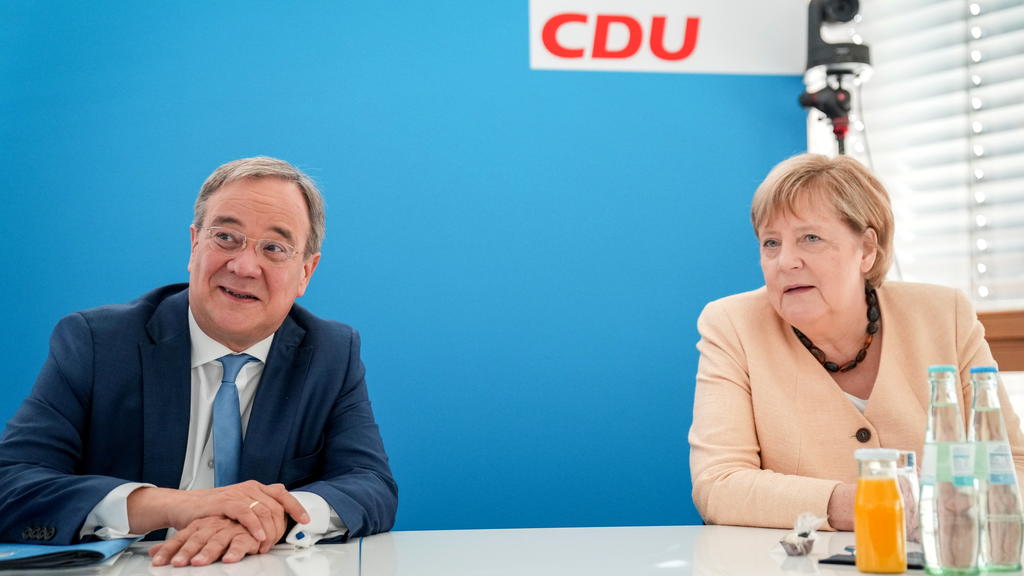 North Rhine-Westphalia State Prime Minister, Christian Democratic Union (CDU) leader and candidate for chancellor Armin Laschet and German Chancellor Angela Merkel talk before a CDU leadership meeting in Berlin, Germany, September 13, 2021. Kay Ni